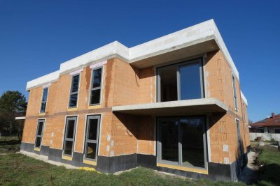 NATURNAHE NIEDRIGENERGIE NEUBAUWOHNUNG MIT TERRASSE UND EIGENGARTEN