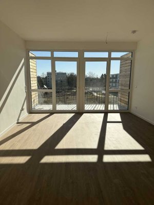 Modernes, helles Studio mit Balkon - Erstbezug
