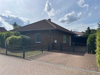 Charmanter Winkelbungalow mit Carport - Platz für Ihre Träume!