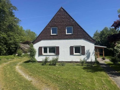 Ein Juwel am Wasser – charmantes Einfamilienhaus mit idyllischem Bachhaus in ruhiger Lage!