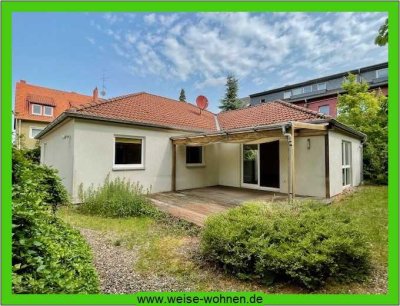 *Schöner Bungalow Bj. 2005 mit 125 m² Wfl. Garten und Tandemgarage*