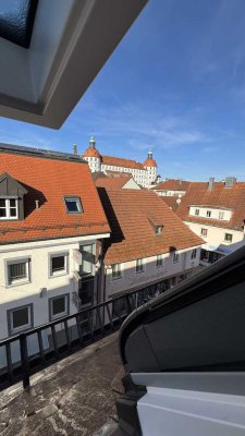 Erstbezug: Kernsanierte 3-Zimmer-Dachgeschosswohnung mit Schlossblick in zentraler Lage von Neuburg