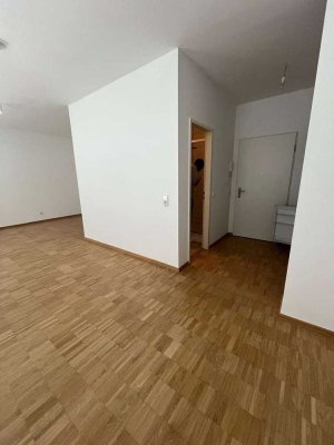 bezugsfreies schönes 1-Zimmer-Apartment direkt an der Universität