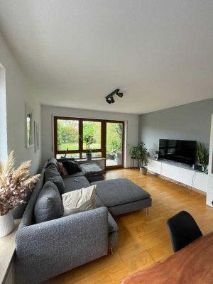 Geschmackvolle 3-Zimmer-Hochparterre-Wohnung mit Balkon und EBK in Weinstadt