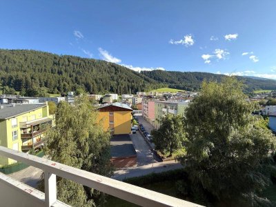 VÖLS: 4-Zimmer-Wohnung mit Loggia