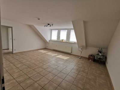 Geräumige 3 Zimmer Wohnung mit EBK in zentraler Lage