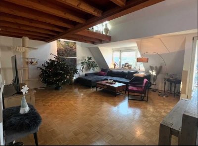 Traumhafte 4-Zimmer Galerie-Maisonette-Wohnung mit Balkon in Köln-Junkersdorf