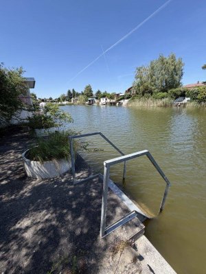 Seltene Gelegenheit am Badeteich – Grundstück mit direktem Wasserzugang und Altbestand in Lassee