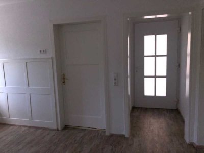 Ansprechende und sanierte 3-Zimmer-Erdgeschoßwohnung mit gehobener Innenausstattung mit Terrasse