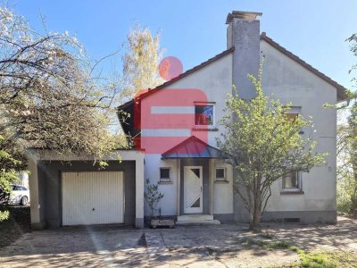 Sanierungsobjekt mit großem Grundstück und Burgblick