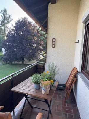 Stilvolle, gepflegte 3-Raum-Wohnung mit Einbauküche in Stephanskirchen/Schloßberg