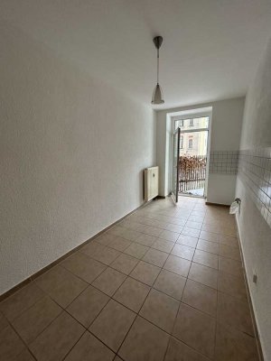 *Große 2 Raum-Souterrainwohnung mit Terrasse, Wanne & Dusche*