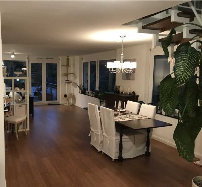 Maisonette-Wohnung mit fünf Zimmern, Balkon und Einbauküche in Stuttgart