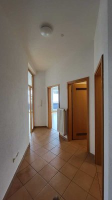Attraktive Penthouse-2-Zimmer-Wohnung mit EBK und Balkon in Neu-Ulm