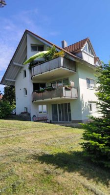 Ansprechende 3,5-Zimmer-EG-Wohnung mit Freisitz und Einbauküche in Kandern