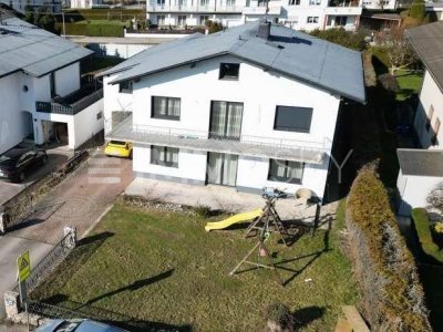 FAMILIENDOMIZIL MIT OPTIMALER RAUMAUFTEILUNG UND GROSSEM GARTEN