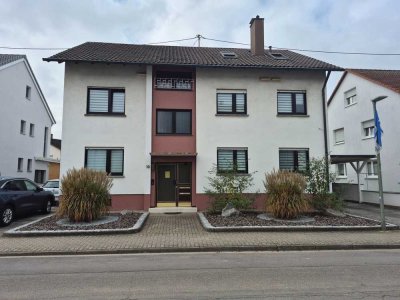Schnuckelige DG Wohnung mit EBK