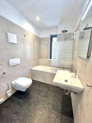 Neu! Stilvolle 3-Raumwohnung in Renovierung! Modernes Tageslichtbad und Einbauküche