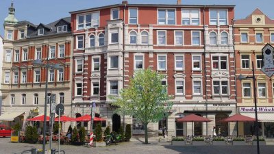Attraktive 3-Zimmer-Dachgeschosswohnung mit Balkon, EBK, Aufzug, im Zentrum von Limbach-Oberfrohna