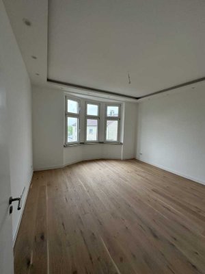 Stilvoll sanierte Altbauwohnung mit Balkon, Gartenblick & privatem Gartenanteil - Provisionsfrei