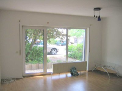Solide Kapitalanlage – vermietetes 1-Zimmerapartment im EG mit Terrasse & Stellplatz