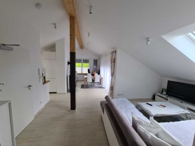Stilvolle 2,5-Zimmer-DG-Wohnung mit EBK und sonniger Dachterrasse in Grafing