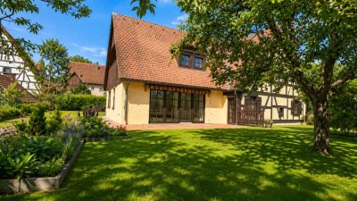 Ein- bis Zweifamilienhaus mit großem Garten & Doppelgarage in Nürnberg-Kornburg