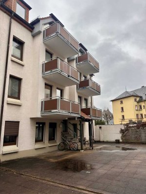 Erstbezug nach Renovierung – 2,5 Zimmer mit neuer Küche, neuem Bad, Balkon & Tiefgarage