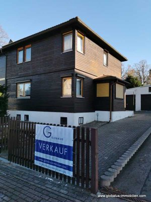 Doppelhaushälfte mit großzügigem Grundstück und Doppelgarage