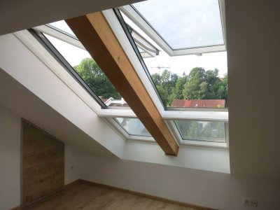 Moderne helle 2-Zimmer-Dachgeschosswohnung mit Einbauküche in Neuötting