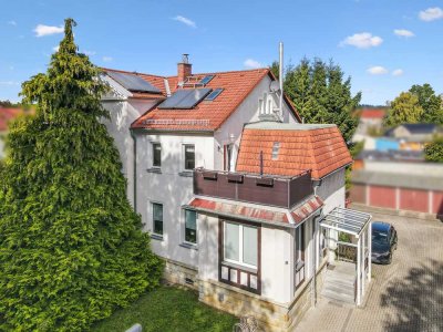 Zweifamilienhaus-Stadtvilla (234 m², 10 Zi), zentral in Neustadt (Sachsen): mit Terrassen u. Garagen