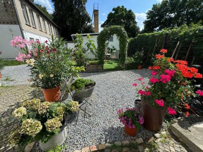 Möbliertes 4-Raum-Apartment/Furnished 4-Room Apartment with Terrace
