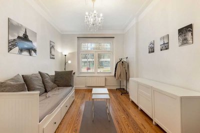 Reserviert: Altbaucharme mit urbaner Aussicht: Stilvolle 2-Zimmer-Wohnung in Winterhude