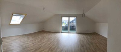 Kernsaniert mit Einbauküche und Balkon: exklusive 2-Zimmer-DG-Wohnung in Magstadt