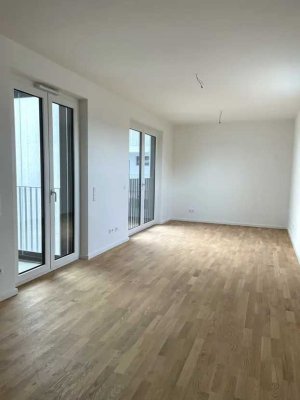 Sehr helle, neuwertige 2-Zimmer Wohnung mit Balkon & Einbauküche
