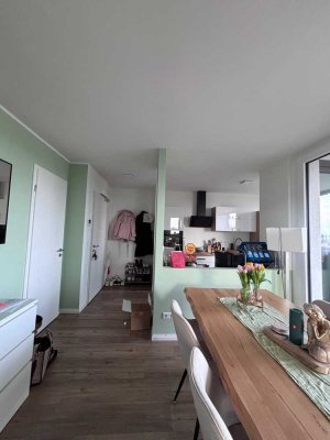Neuwertige Wohnung mit Wintergarten