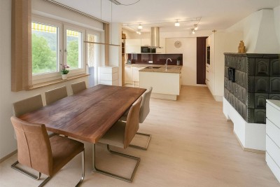 Alpine Lifestyle Wohnung mit Kachelofen, Badewanne und Balkon in Bruck an der Großglocknerstraße