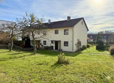 Familienhaus mit Wohlfühlfaktor: Garten, Kamin, Platz & zwei Garagen