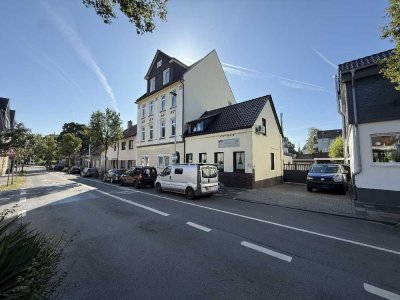JA zum topsanierten Mehrgenerationenhaus mit Garagen/ Carport in zentraler Lage von Solingen-Ohligs!