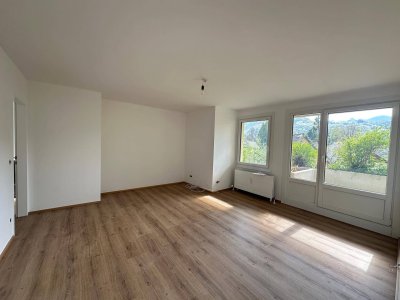 Frisch renovierte 2-Zimmer-Wohnung mit Balkon und Tiefgarage in ruhiger Lage