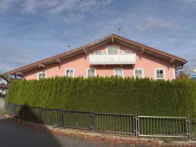 Helle 2,5 Zimmer Dachgeschoss-Ferienwohnung in Seenähe in Taching