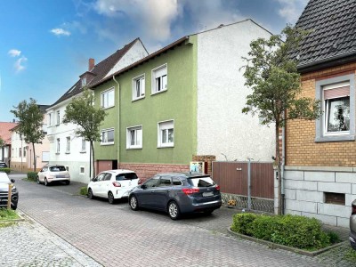 Zweifamilienhaus in zentraler Lage und mit großem Garten (mietfrei)