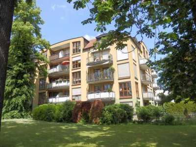 ++Schöne 1-Raumwohnung mit Balkon, und Tiefgarage, direkt am Großen Garten++