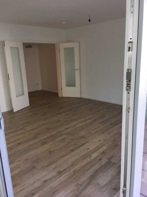 2 Zi. EG-Wohnung inkl. EBK und TG, im Grünen mit guter Anbindung