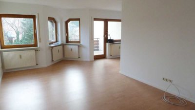 Renovierte, helle 2,5-Zimmerwohnung mit EBK und Balkon an EINZELPERSON