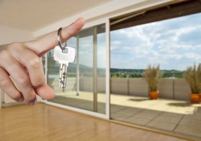***Oben angekommen: Großzügige Dachwohnung mit sonniger Loggia***