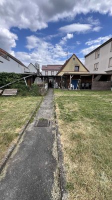 +++ EINFAMILIENHAUS MIT GROßEM BAUGRUNDSTÜCK IN EDINGEN ZUM VERKAUF +++
