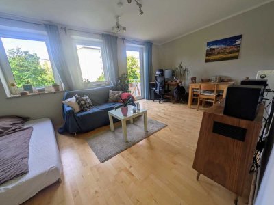 Ruhige 1-Zimmer-Wohnung mit Balkon in Bogenhausen mit Blick ins Grüne