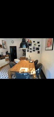 Altbauperle mit  eigenem Parkplatz , Garten und Holzhaus