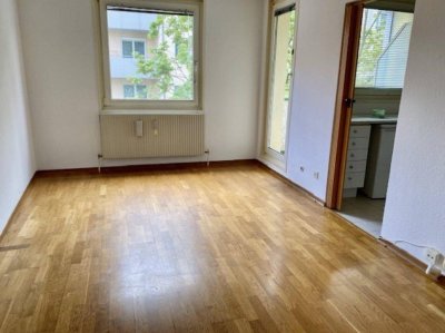 Singlehit: kleine, hübsche Loggiawohnung, 1 Zimmer und Küchennische, Bad, Abstellraum, sonnig, Nähe Bernhartsthalg,, Bus 7A, Matzleinsdorferplatz, Reumannplatz!